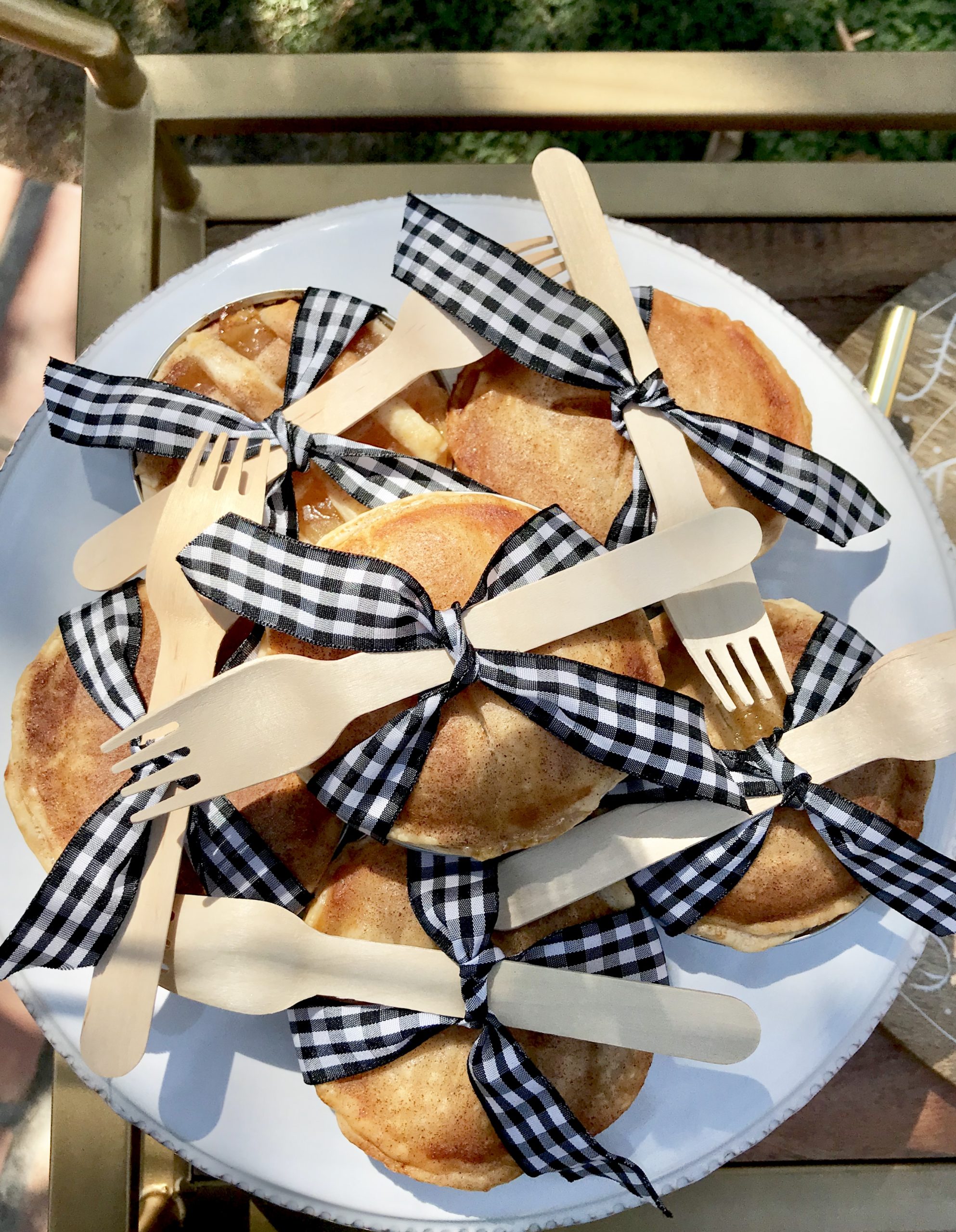 DIY Mini Apple Pies in Mason Jar Lids Pop of Gold