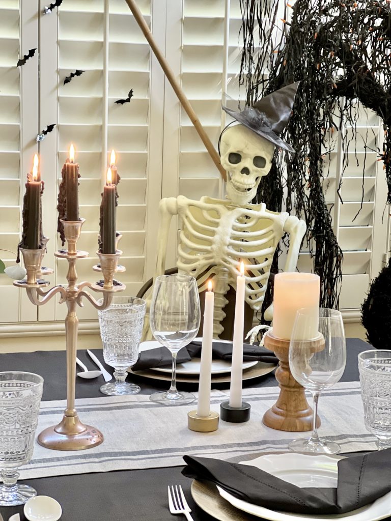A Haunted Dinner Party - Pop of Gold